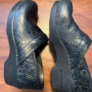 Dansko Black Tooled Professional Clog size 40